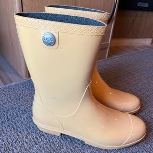 UGG Rain boot. Bright yellow. Size 11.